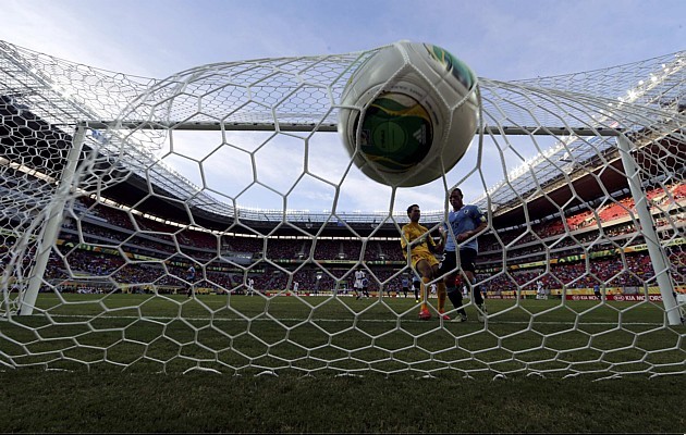 A Cafusa, bola da Copa das Confederações, foi 58 vezes para o fundo do gol nesta primeira fase (Ivan Alvarado/Reuters)